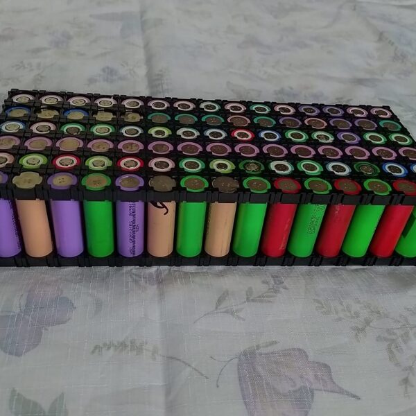 akumulators pirms metināšanas